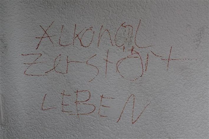 Graffiti an der Grundschule am Schloss. Foto: Polizei