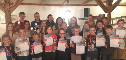 Die alljhrliche Weihnachtsfeier des Schwimmvereins SV Neptun Wissen fand in der Arche Noah Marienberge in Katzwinkel-Elkhausen statt. Dabei wurden auch die Akteure der Vereinsmeisterschaften geehrt. (Foto: SV Neptun Wissen) 