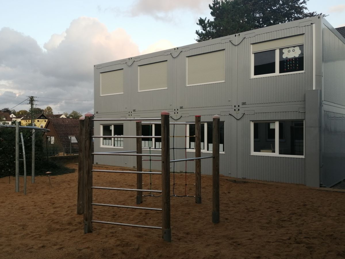 Das ist eine von zwei Containereinheiten, mit denen in der Pestalozzi-Grundschule in Altenkirchen mehr Raum fr den Unterricht geschaffen wurde. (Foto: vh)  