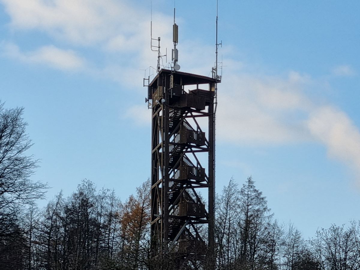 Der alte Raiffeisenturm wird wohl in wenigen Jahren seine Schuldigkeit getan haben. (Foto: Archiv vh)  