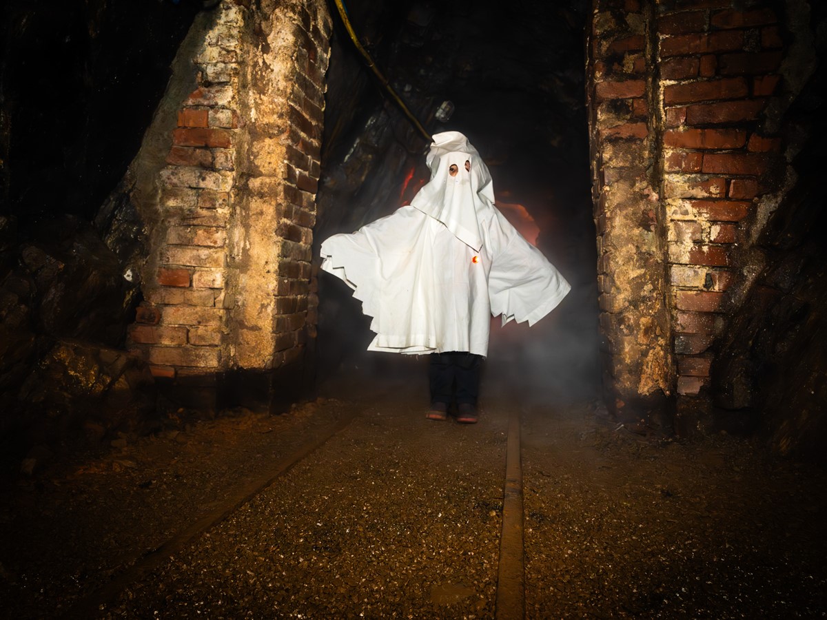 Die Berggeister und Gespenster treiben an Halloween in den Stollen der Grube Bindweide ihr Unwesen. (Foto: VG Betzdorf-Gebhardshain/Udo Runnebaum) 