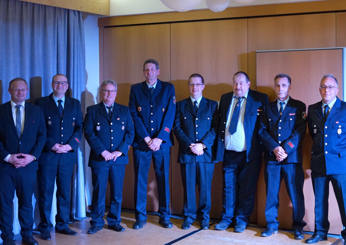 Oberbrgermeister Jan Einig, Brandmeister (BM) Sven Preuiger, BM Markus Hnermann, Oberbrandmeister (OBM) Bernd Essing, stellv. Wehrleiter, Florian Bauer, Lschmeister Ulrich Schmidt, OBM Bernd Maxein und OBM Pascal Blum (Fotos: Privat)