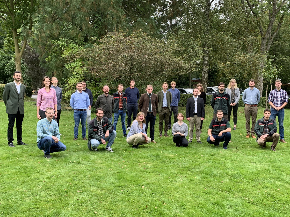 23 junge Frsterinnen und Frster bestehen Laufbahnprfung. (Foto: Birgitta Schneider, Landesforsten RLP)
