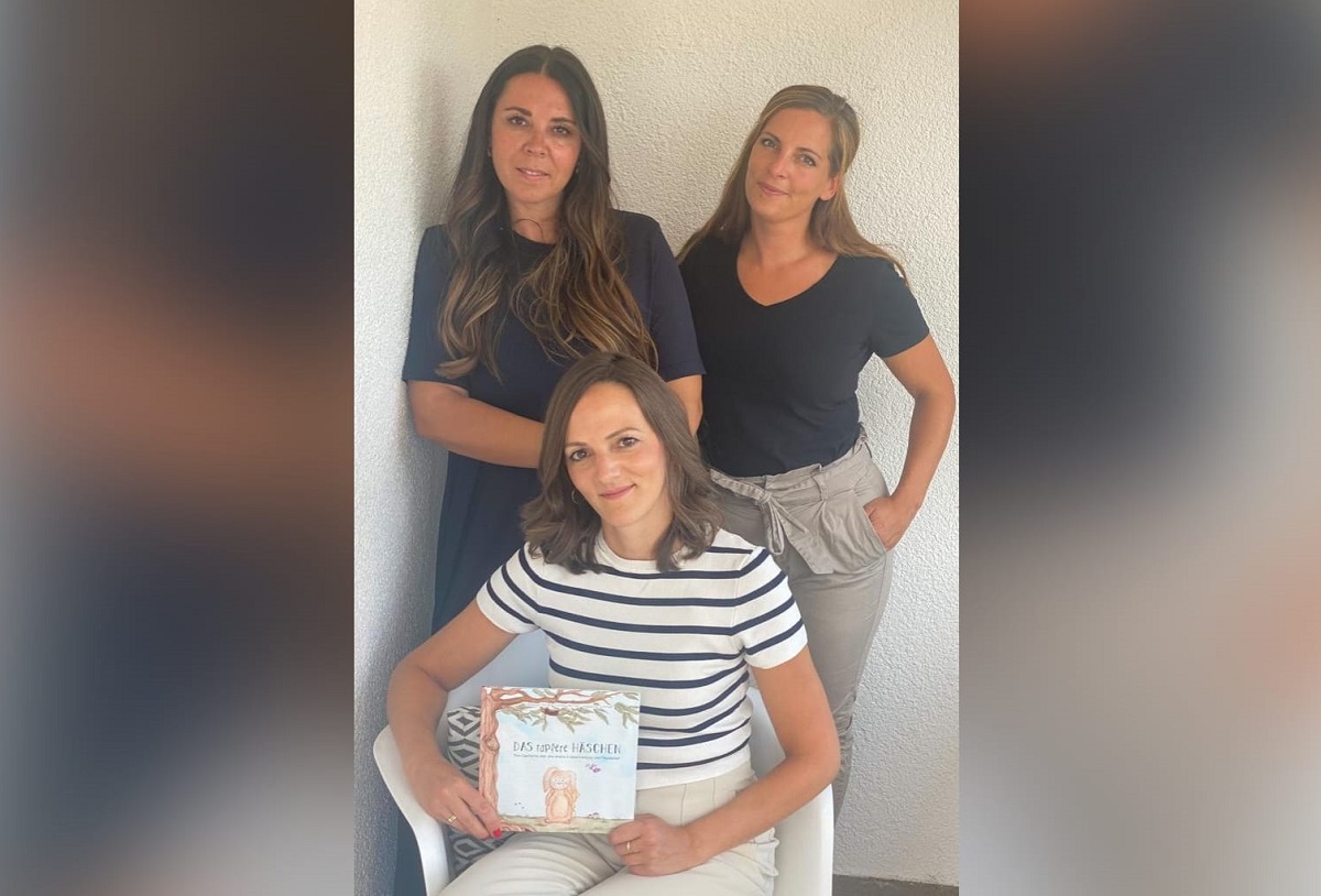 Vanessa Hrter, Rebecca Schmidt und Esther Pikman mit ihrem Buch "Das tapfere Hschen" (Foto: privat)