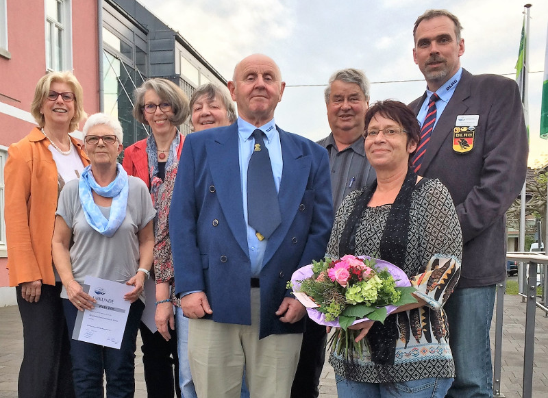 Ehrungen bei der DLRG: Margarete Maleszka in Vertretung fr die Verbandsgemeinde Hamm/Sieg, Ruth Witt, Bernhild Hoffmann, Christel Krger, 1. Vorsitzende der DLRG OG Hamm/Sieg Gerd Mhleip, Werner Krger, Margret Krahwinkel, Bezirksleiter des DLRG Westerwald-Taunus e.V. Henner Mattheus. Foto: Verein