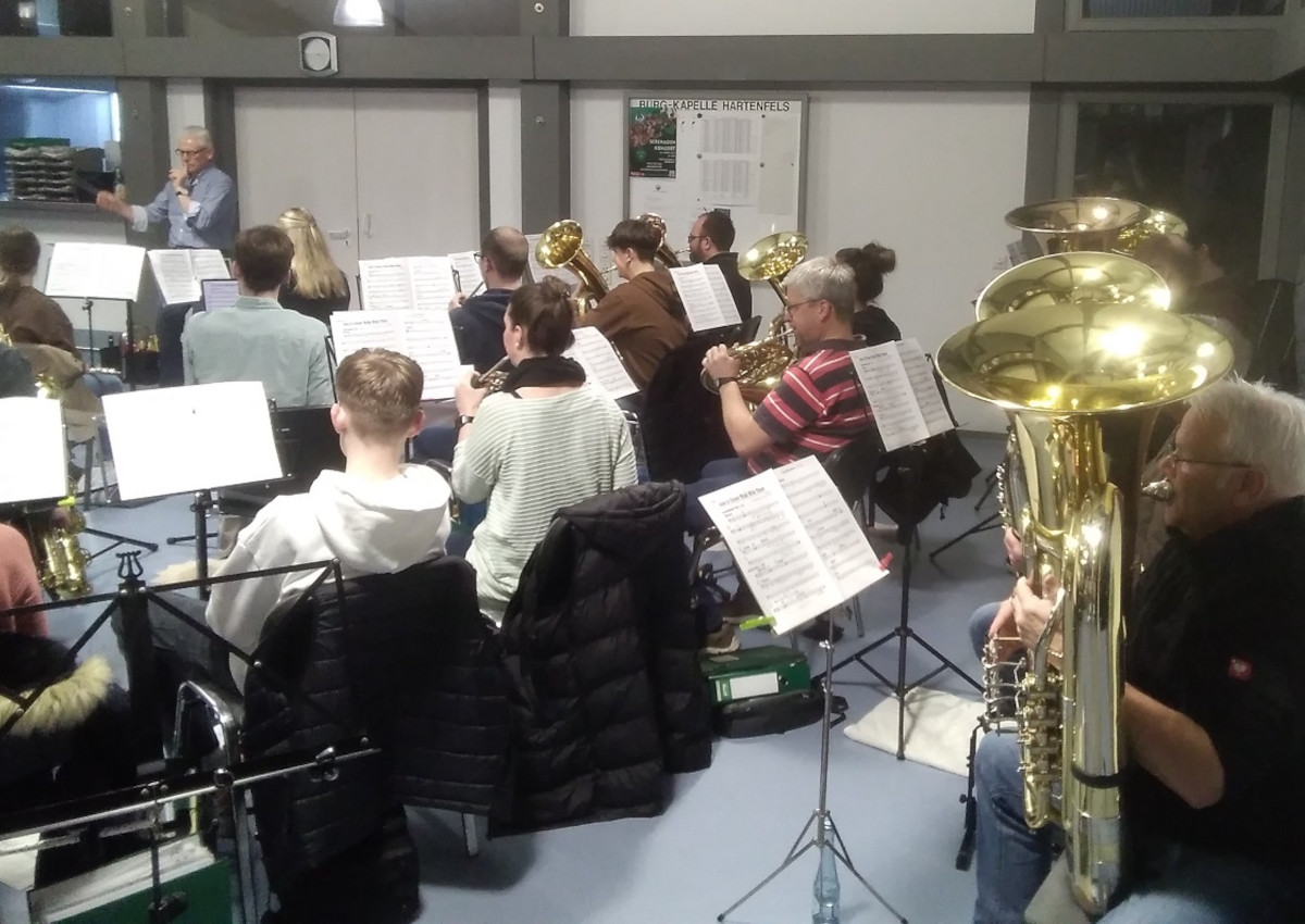 "Die Groe Band-Parade" in Hartenfels: Blasorchester trifft auf Jazzband 