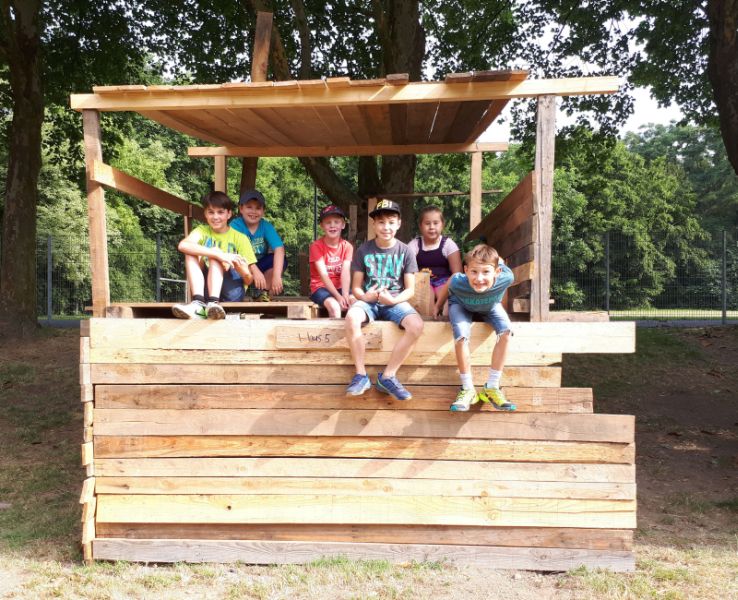 Abwechslungsreiche Ferien auf dem Bauspielplatz 