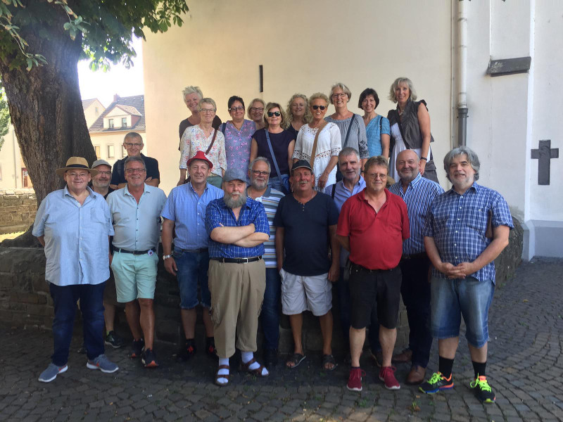 Der Schuljahrgang 1958/59 aus Heimbach-Weis freut sich schon auf das nchste Treffen. Foto: Privat