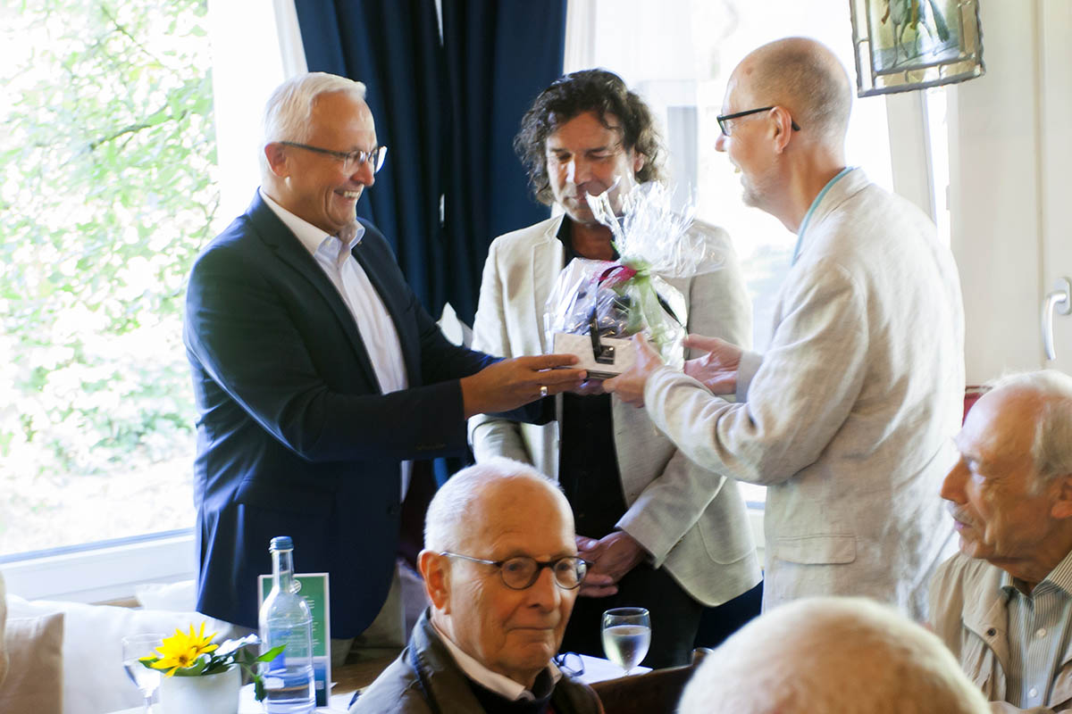 Eine besondere Wrdigung wurde Bernd Willscheid (rechts) zuteil. Fotos: Wolfgang Tischler