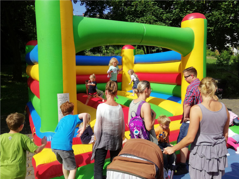 Bei der Spieleparty am Ferbachspielplatz hatten Gro und Klein Spa. Foto: Privat