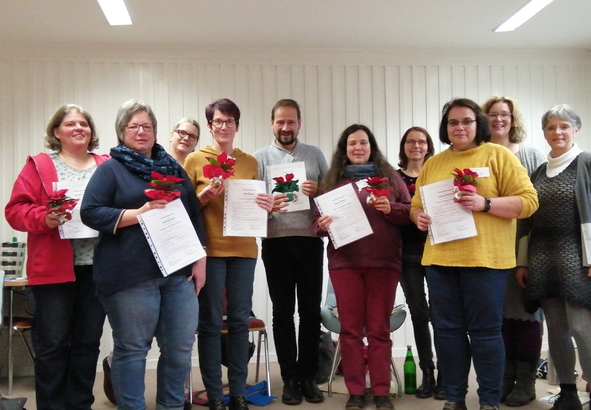 Zehn Teilnehmer konnten den Grundkurs des Seminars Zur Sterbebegleitung befhigen abschlieen. (Foto: Hospizverein)