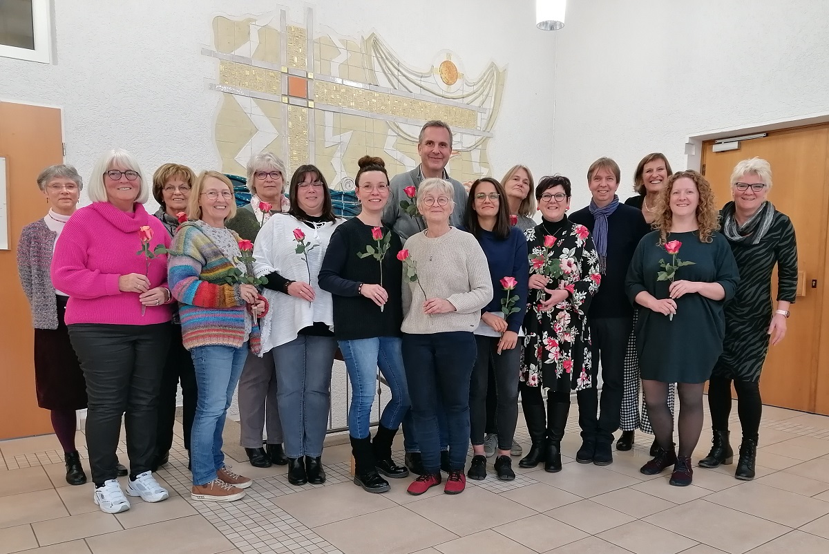 Zwlf Frauen und ein Mann sind zum Trauerbegleitenden ausgebildet worden. (Foto: Beate Christ)