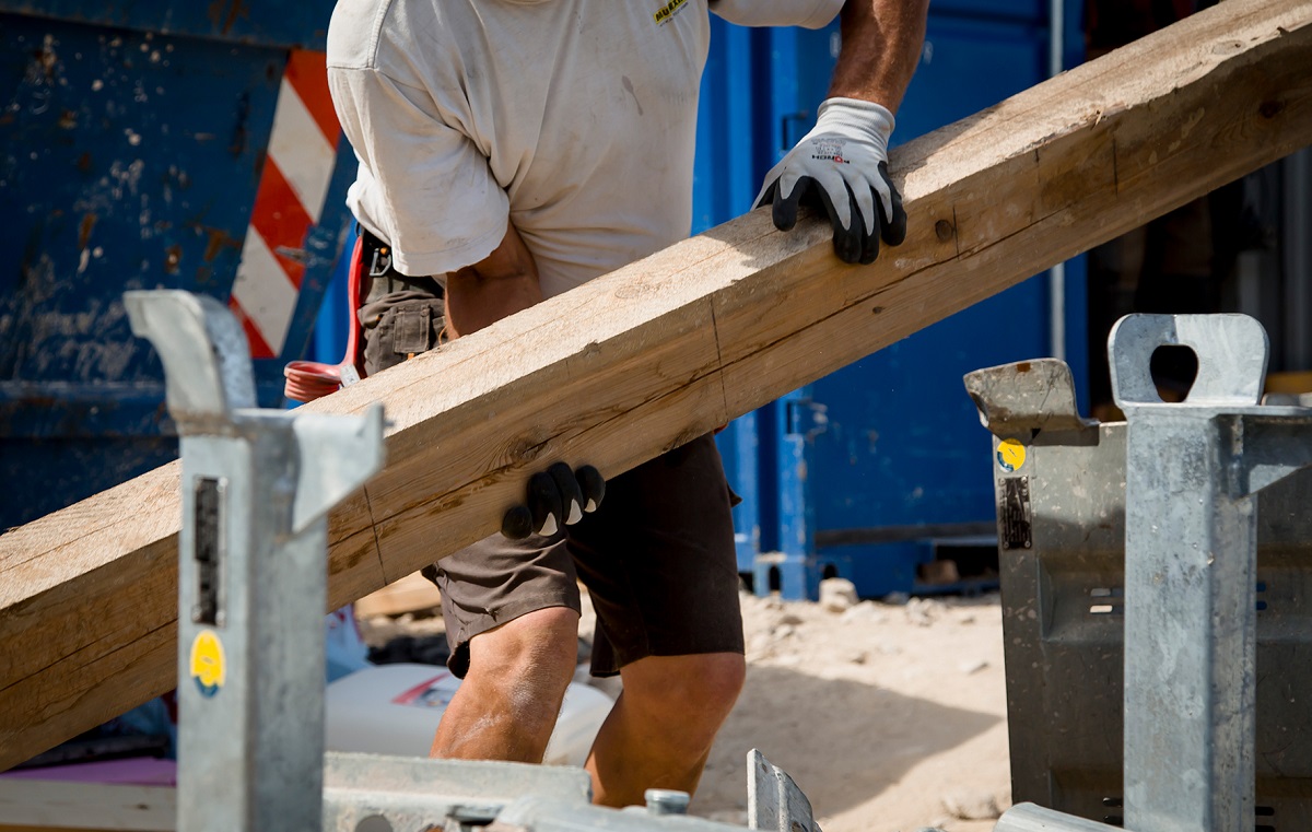 Zupackende Arbeit besser bezahlt: Die Lhne fr Bauarbeiter sind deutlich gestiegen. Die IG BAU rt den Beschftigten, jetzt einen Lohn-Check zu machen  und sich nicht unter Wert zu verkaufen. (Foto: Tobias Seifert)