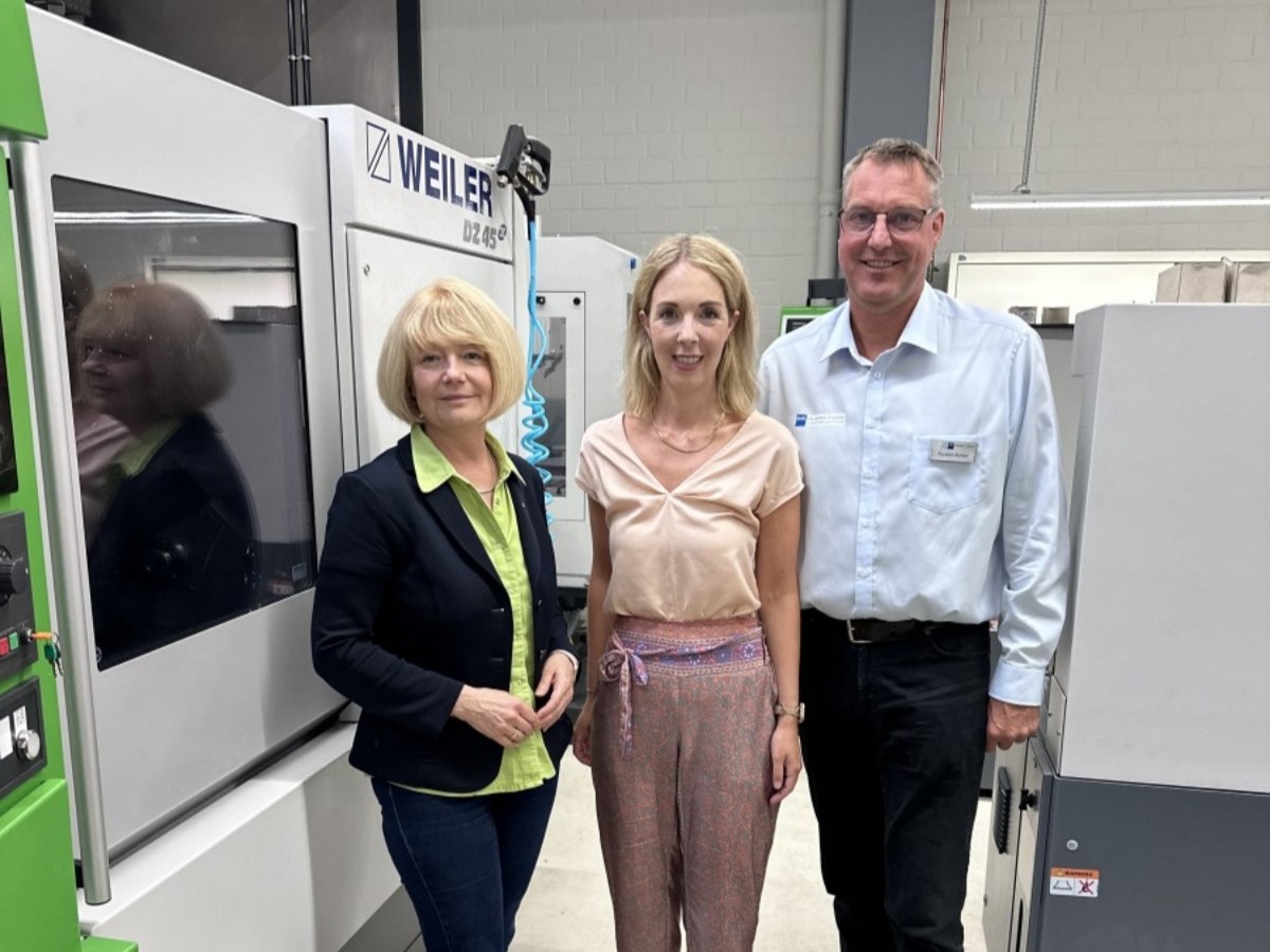 Ellen Demuth besucht IHK-Akademie Neuwied und informiert sich ber die Digitalisierung in der gewerblich-technischen Aus- und Weiterbildung (Foto: Beate Kerres)