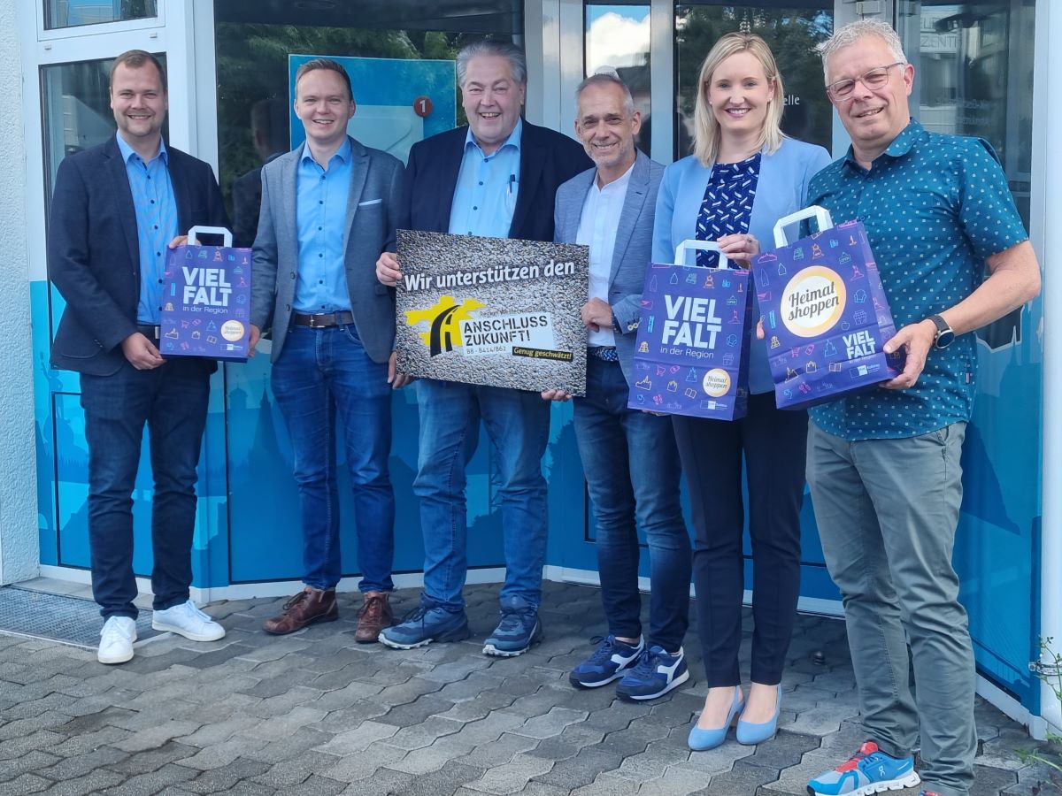 Die Hoffnung auf bessere Zeiten stirbt zuletzt (von links): IHK-Regionalberater Frederik Fein, Moritz Schumacher, Christoph Bhmer, Andreas Winters, Kristina Kutting und Volker Hammer. (Foto: vh)