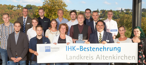 Die Besten aus dem Kreis Altenkirchen bei der Ehrung durch die IHK in Koblenz. (Foto: Thomas Frey/IHK Koblenz)