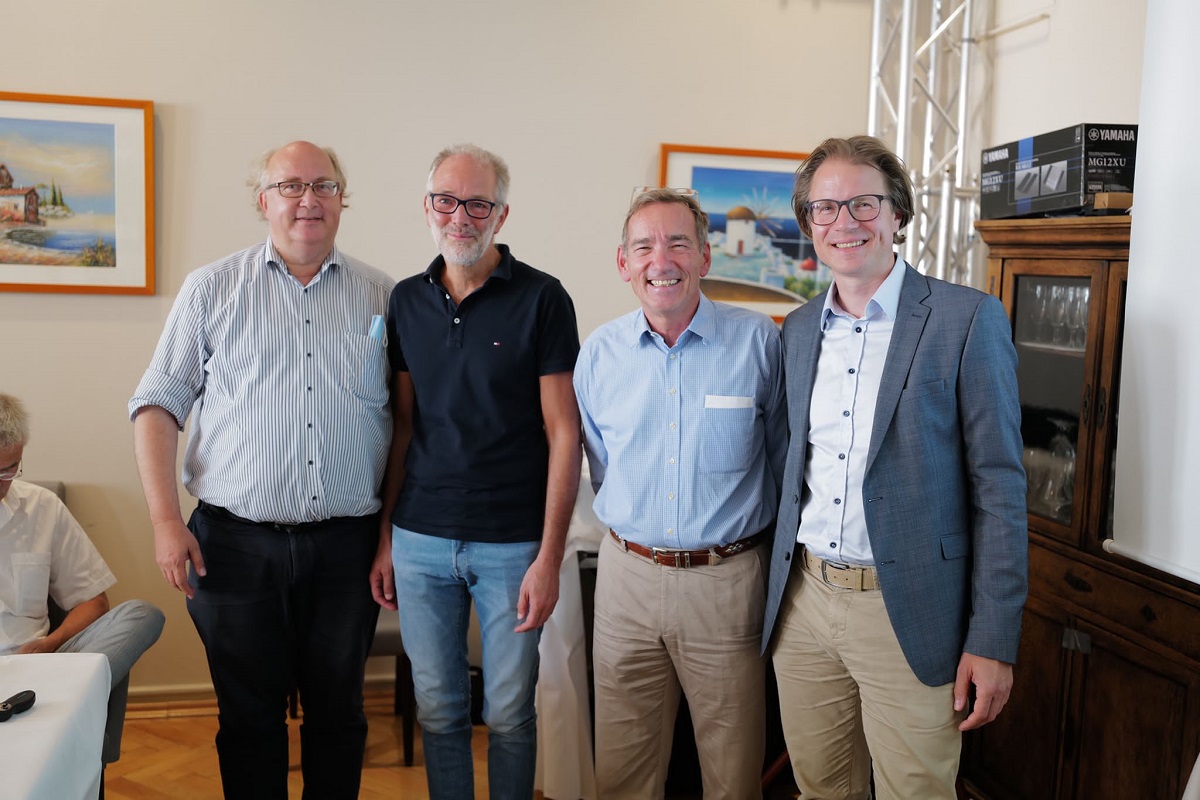 Dr. Burkhard Hgl (Chefarzt Kardiologie), Dr. Knut Schfer (Chefarzt Allgemeine Innere), Dr. Ren De Mas (ehem. Chefarzt Gastroenterologie) und Dr. Sven Arcan (Chefarzt Gastroenterologie). (Foto: privat)