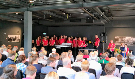 Rund 200 Glubige kamen ins Hotel Germania zum Gottesdienst mit dem Motto Himmel und d. (Foto: Veranstalter) 