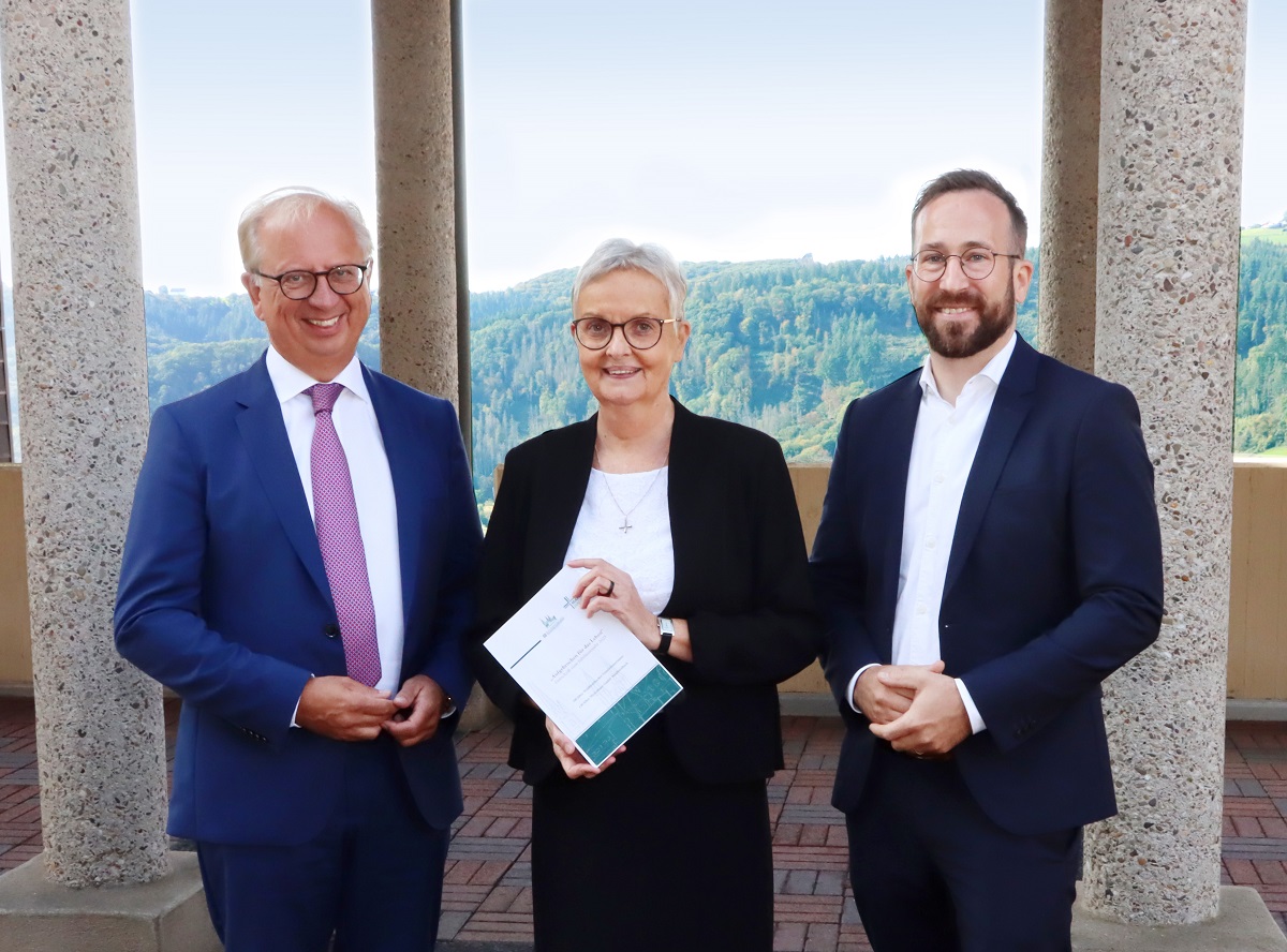 Festschrift zum Doppeljubilum der Waldbreitbacher Franziskanerinnen und Marienhaus GmbH erschienen