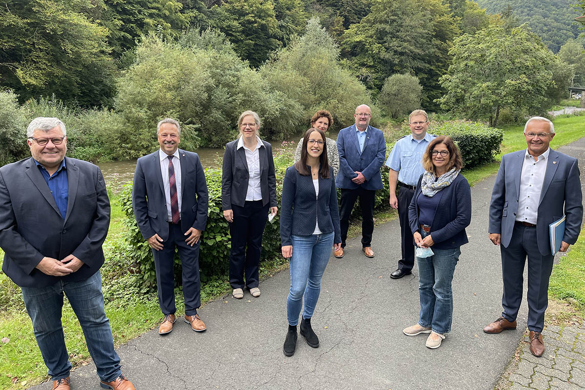 Mit Landrat Achim Hallerbach (rechts) und 1. Kreisbeigeordnete Michael Mahlert (links) nahmen die Spitzen der Neuwieder Kreisverwaltung am Workshop der Hochwasser-Partnerschaft teil, bei dem Experten wie Dr. Margret Johst, Holger Kurz, Wilfried Hausmann, Ute Eifler sowie Corinna Becker referierten. Foto: Kreisverwaltung 