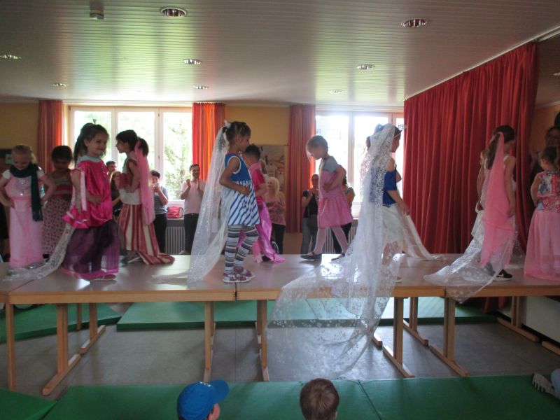 Ganz junge Models auf dem Laufsteg der Kindertagessttte Plumpaquatsch, Foto: privat