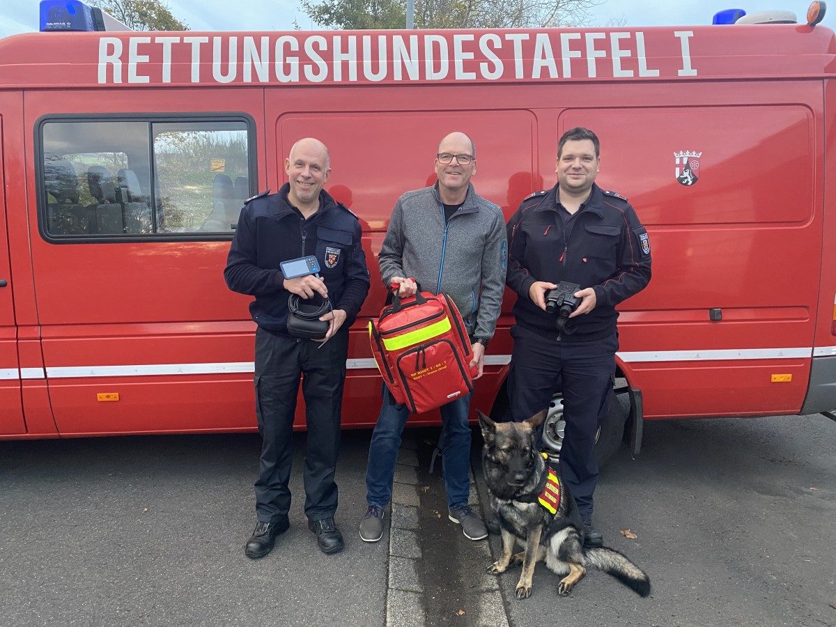 Der Frderverein der Freiwillige Feuerwehr Hamm (Sieg) untersttzt Rettungshundestaffel mit Sachspenden(Foto: Frderverein der Freiwillige Feuerwehr Hamm (Sieg))