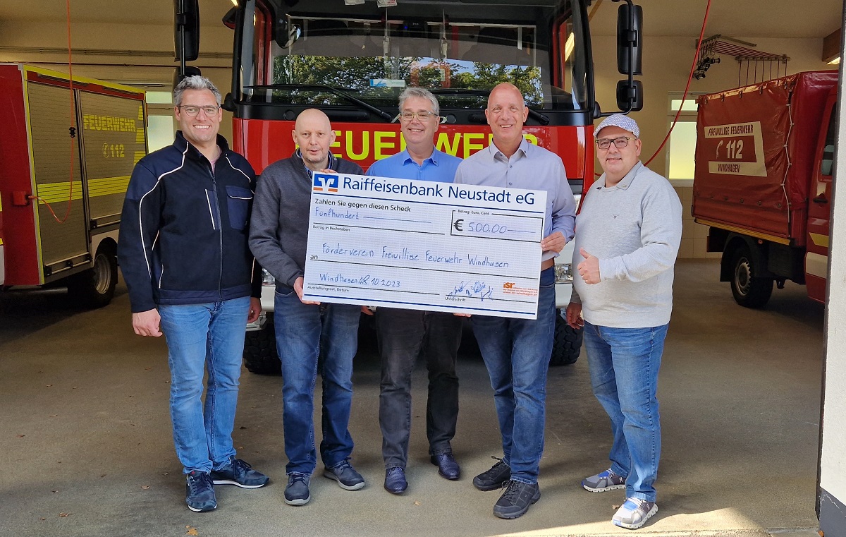 ISR berreicht Spende an Frderverein der Freiwilligen Feuerwehr Windhagen