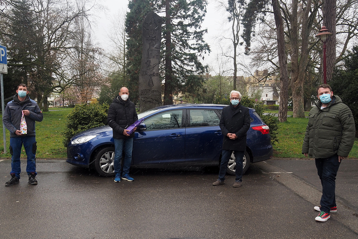 Von links: Martin Jechel und Dirk Schade nahmen stellvertretend fr alle freiwilligen Fahrerinnen und Fahrer den Dank von Manfred Hendrichs und Brgermeister Christoph Mohr entgegen. Foto: Stadt Bendorf