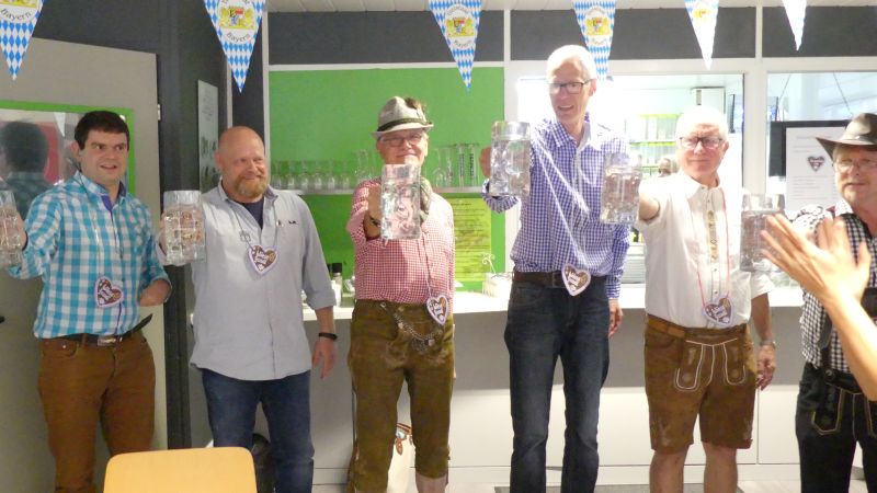 Wunderschnes Oktoberfest mit Gehrlosen und Hrenden 