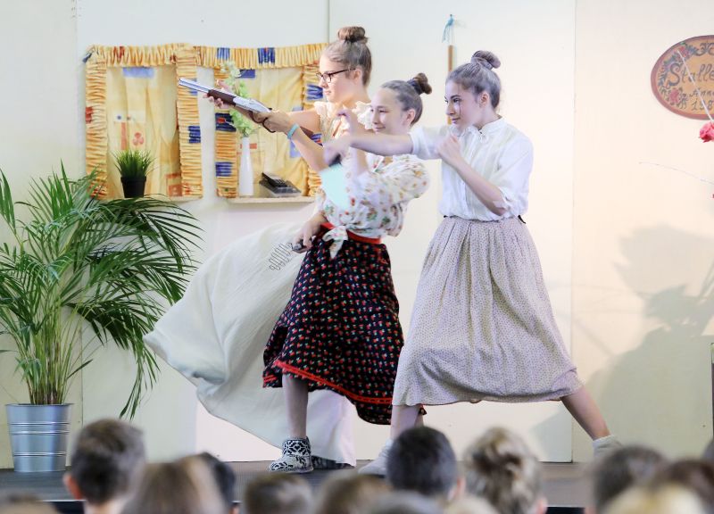 Krups-Schule bekommt ganz viel Applaus fr Theaterstck 