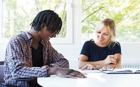 Lern in ist speziell fr junge geflchtete Menschen gedacht, die die Oberstufen und Berufsschulen besuchen. (Foto: Diakonisches Werk Altenkirchen)