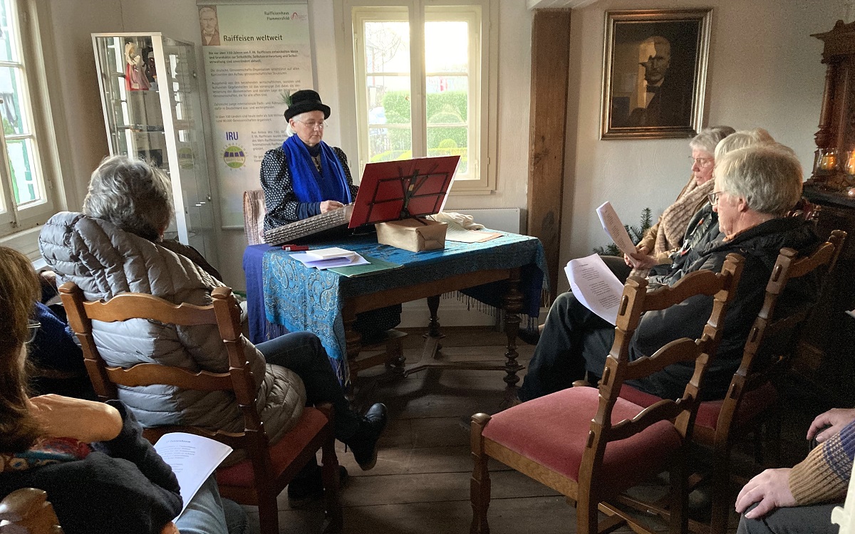 Weihnachtliche Lesung im Raiffeisenhaus in Flammersfeld