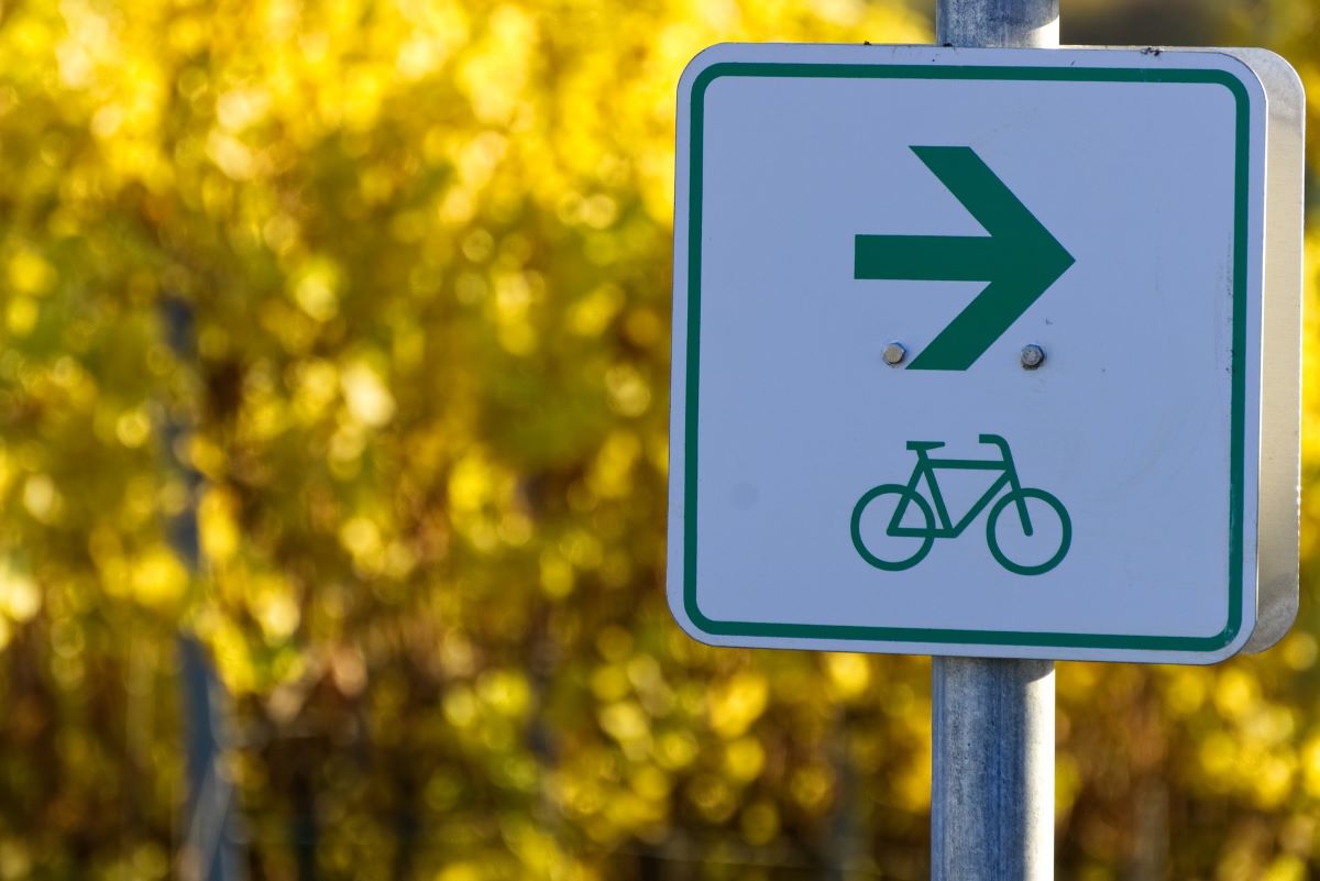 Mit der Realisierung weiterer Radwege im AK-Land wrde auch die Beschilderung zunehmen. (Foto: Pixabay) 