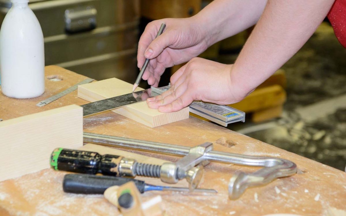 Auch im Handwerk fehlen an allen Ecken und Enden Fachkrfte wie in der Sparte Holzverarbeitung beispielsweise. (Foto: Archiv AK-Kurier)
