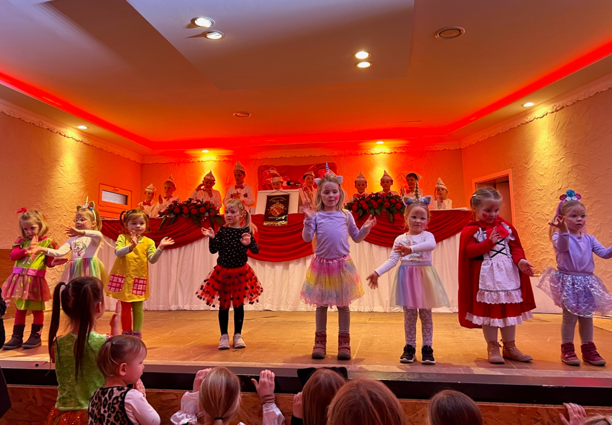 Grandiose Stimmung und volles Haus beim Gebhardshainer Kinderkarneval