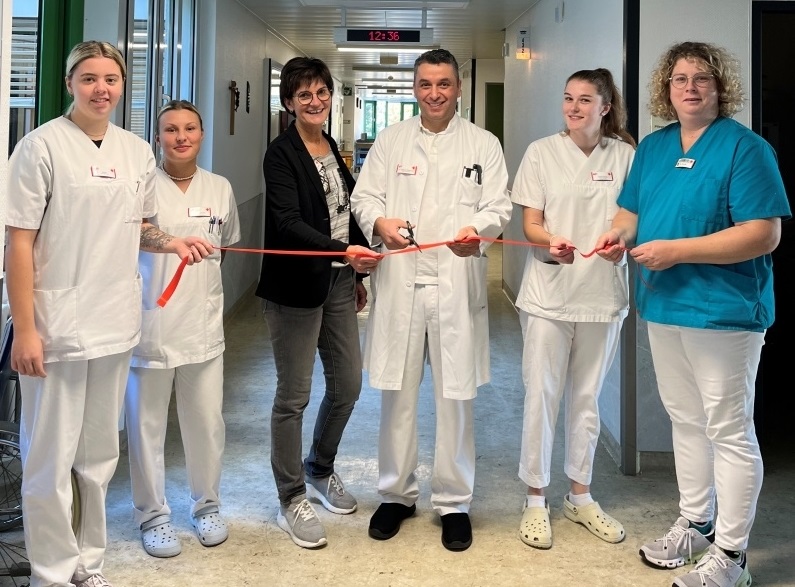 von links: Lynn Greb, Mariella Svoboda, Michaela Meinhardt, Dr. Rafique Rahimzai, Thalisa Schmidt, Nicole von Weschpfennig (Foto: DRK Krankenhaus Kirchen)