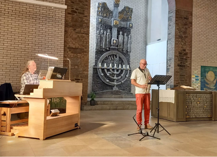 Musik zur Marktzeit boten in den Schulferien etliche heimische Musiker, darunter auch Martin Schmid (Orgel) und Martin Gerhards (Saxofon).  (Foto: privat)