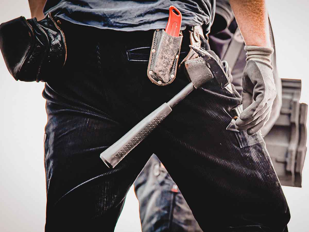 Mehr Geld fr die Arbeit mit Ziegeln: Beschftigte im Dachdeckerhandwerk erhalten seit Oktober ein Lohn-Plus. (Foto: IG BAU / Ferdinand Paul)