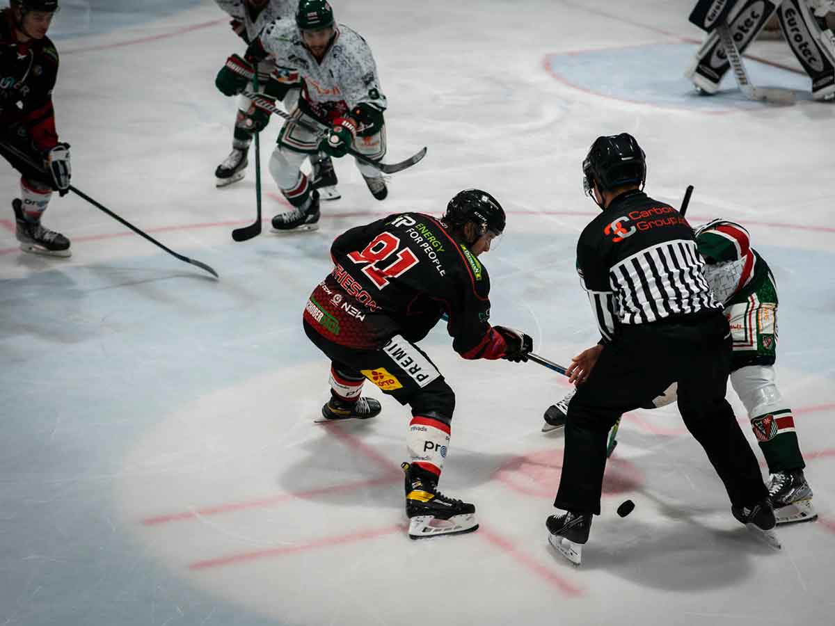 Cheyne Matheson beim Bully (Archivbild, Spiel gegen Herne). (Foto: Manuel Enderich)