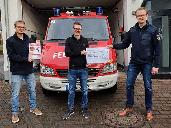 v.l.n.r. Schriftfhrer Tobias Wegner, Geschftsfhrer der AMP GmbH Andreas Gecks und Vorsitzender Christian Fein. (Foto: Feuerwehr Krmmel)