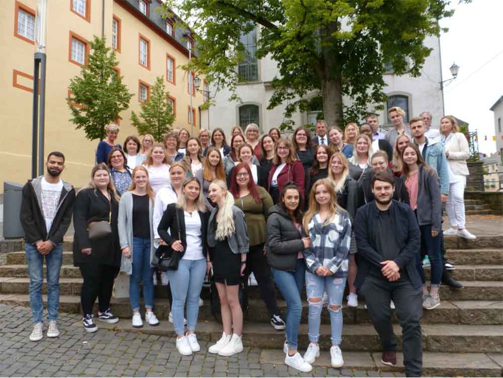 Die frisch examinierten Krankenpfleger. (Foto: DRK Bildungszentrum)