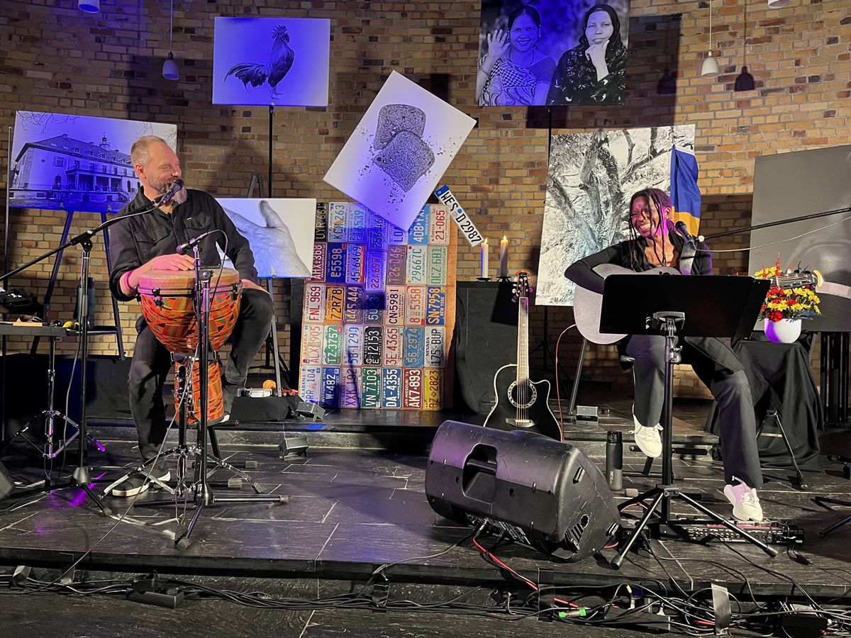 Patrick Depuhl und Judy Bailey beim Konzert in der Kirche (Foto: Veranstalter)