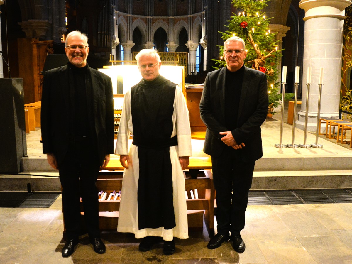 Die beiden Musiker mit Frater Gregor OCist. (Foto: Wolfgang Rabsch)