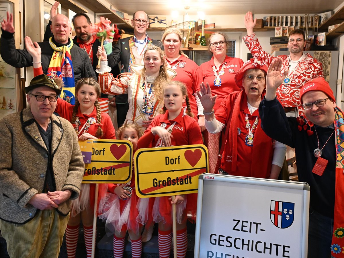 Kinderprinzessin Nika I. und ihre Hofdamen besuchten das Heimatmuseum ZeitGeschichte Rheinbrohl. (Foto: Thomas F. Mller)