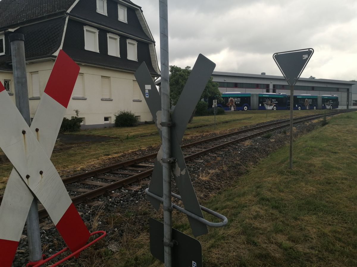 Holztransporte werden bald zum alltglichen Bild auf der Stammstrecke der Weba zwischen Scheuerfeld und mindestens Bahnhof Rosenheimer Lay gehren und den Weba-Betriebshof in Steinebach-Bindweide passieren. (Foto: Archiv vh)