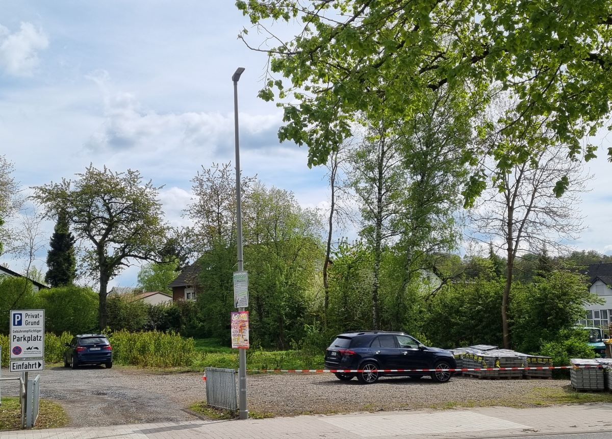 Auf diesem Areal soll ein Parkplatz fr Autos der Mitarbeiter der Altenkirchener Kreisverwaltung gebaut werden. (Foto: vh)   