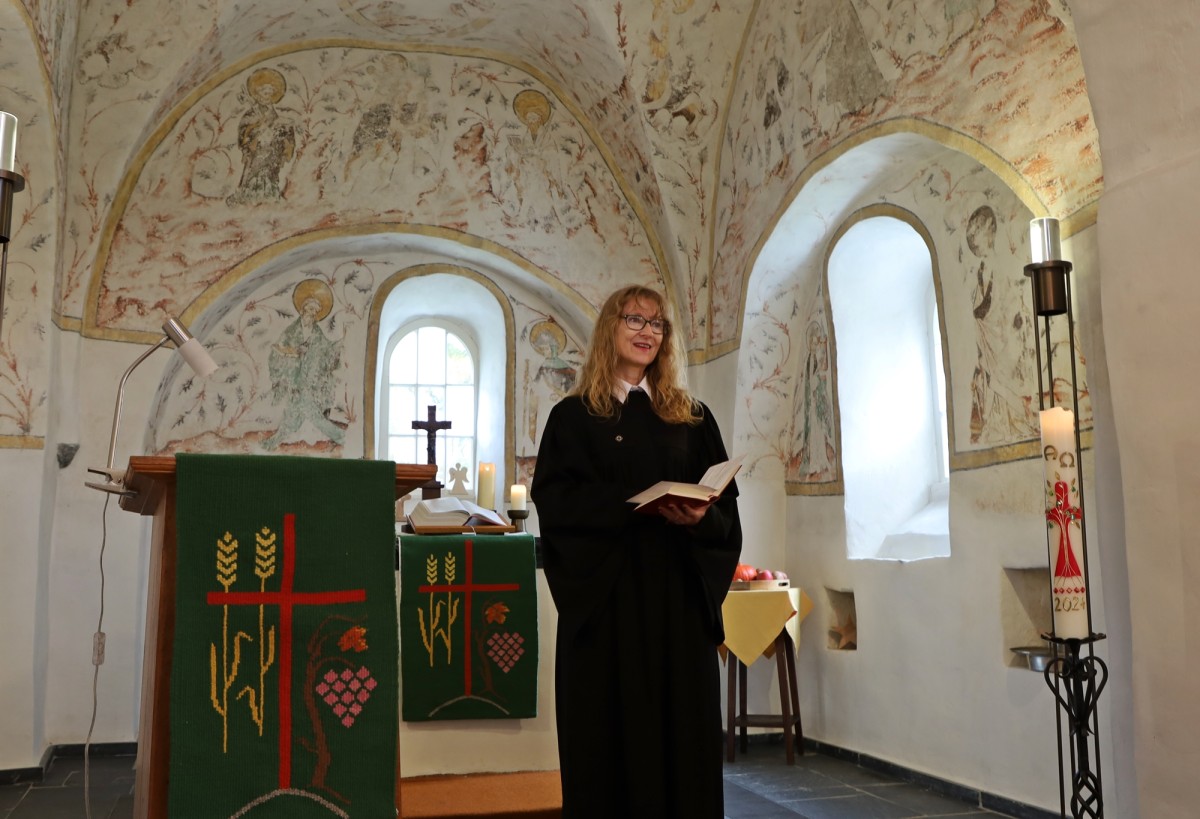 Pfarrerin Anja Jacobi sprach in ihrer Predigt ber das Gebot der Feindesliebe. (Fotos: Sabine Hammann-Gonschorek)