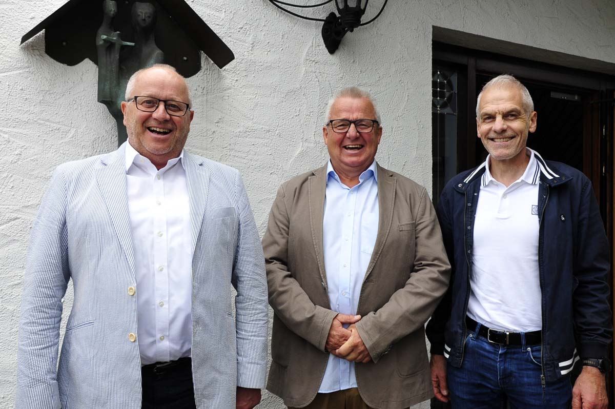 Die Verteter der kommunalen Familie (v. l.) Dr. Peter Enders, Ortsbrgermeister Peter Humberg und VG Brgermeister Fred Jngerich. (Foto: kk)



