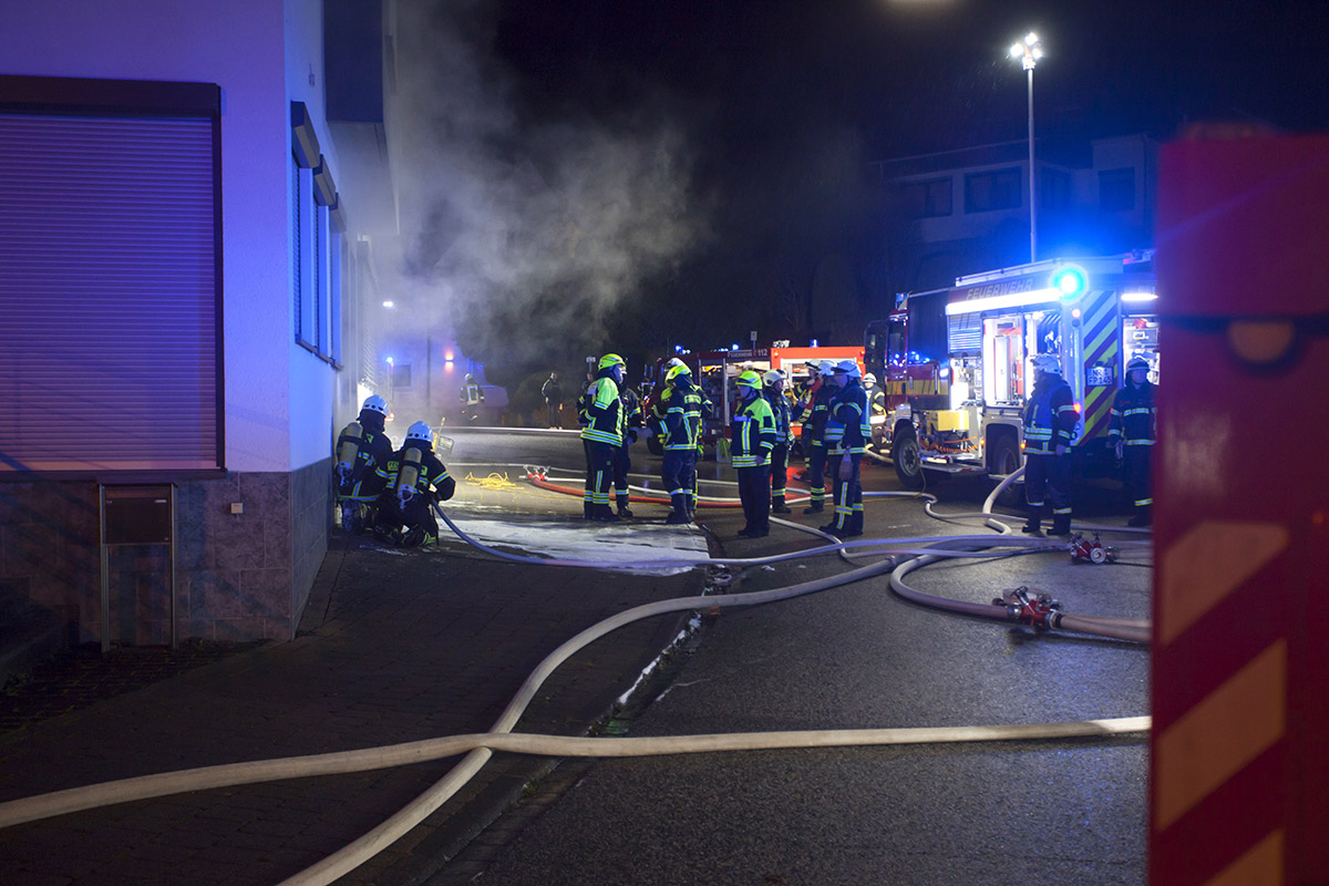 Kellerbrand in Mehrfamilienhaus in Raubach