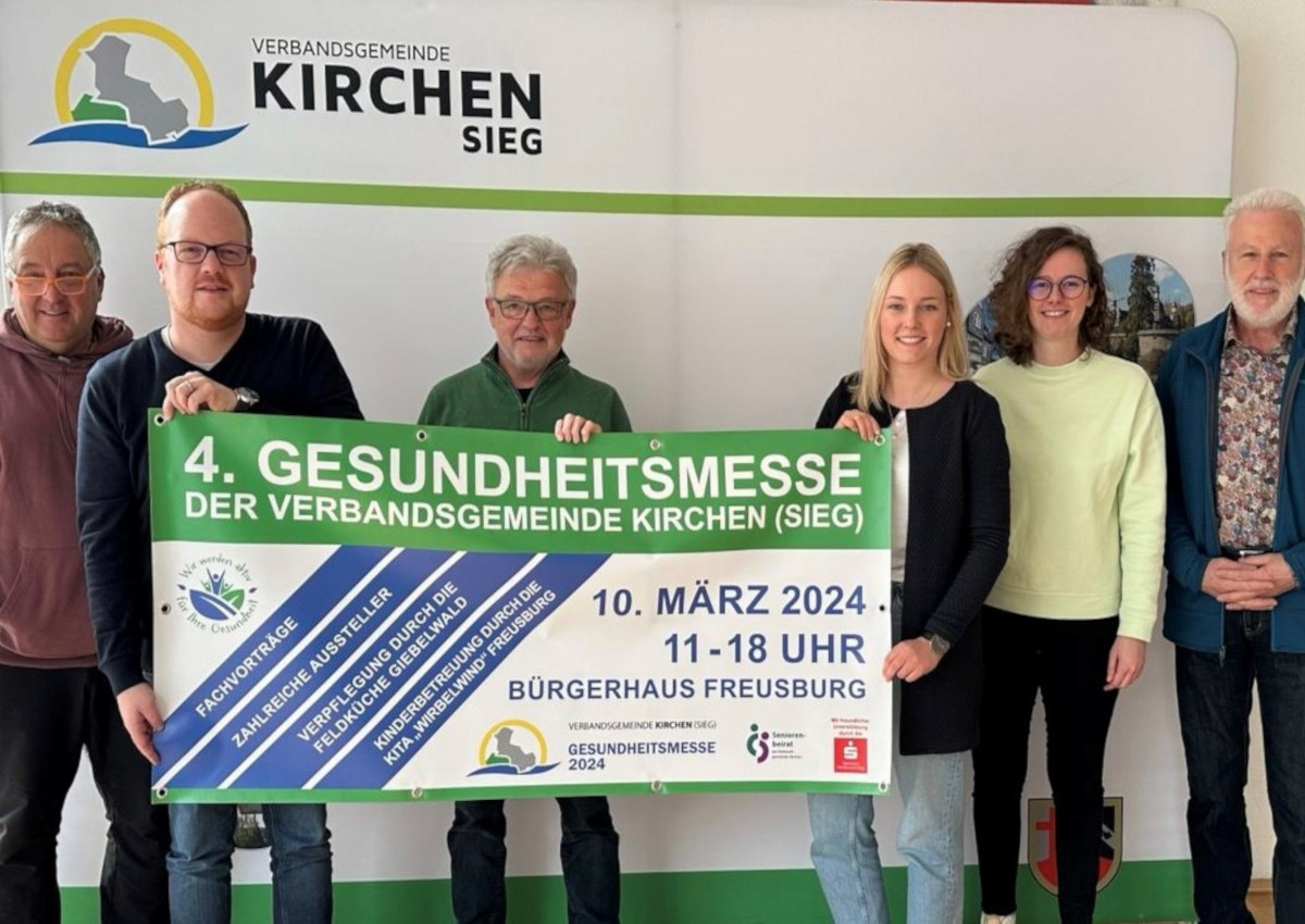 Prsentieren das Programm der 4. Kirchener Gesundheitsmesse (von links): Klaus Brinkmann (Sprecher Seniorenbeirat), Brgermeister Andreas Hundhausen, Christoph Schneider (Sprecher Seniorenbeirat), Selina Hees, Lea Haubrich (beide Verbandsgemeindeverwaltung) und Paul-Gerhard Treude (stv. Sprecher Seniorenbeirat). (Foto: VG Kirchen)